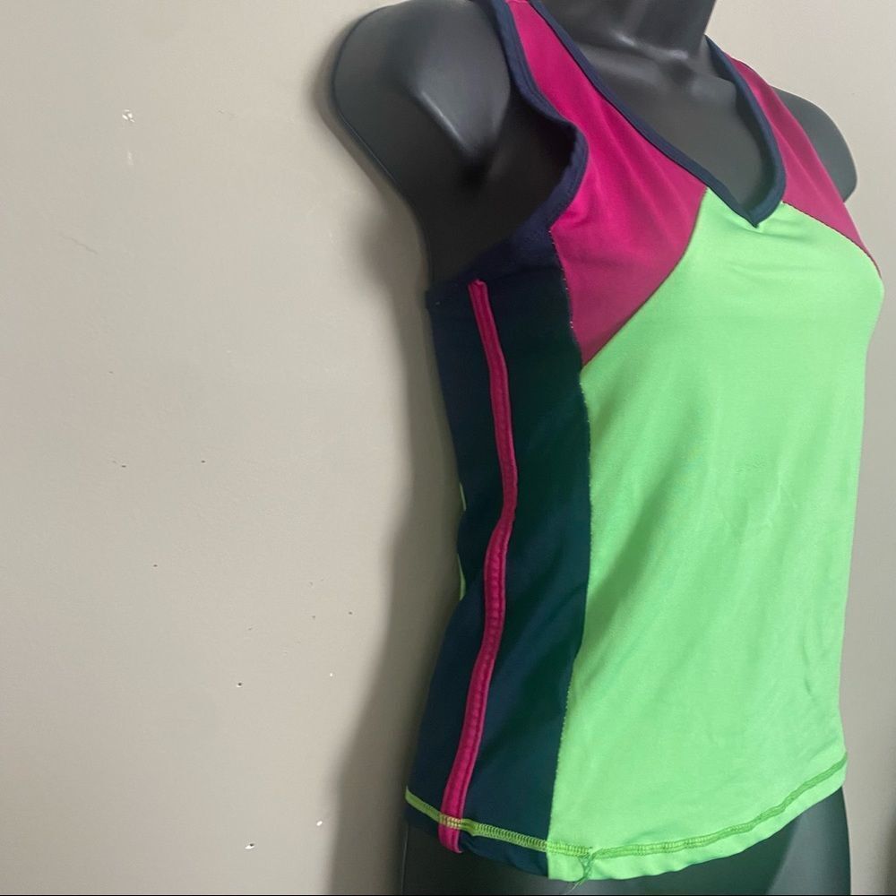 đ
șTrue Rock Green Color Lock Racerback Active Tank Top - Picture 5 of 8